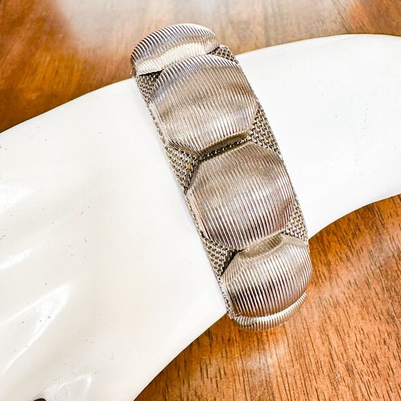 1950s Hobe Bracelet | 3d Mesh Silver Tone Panel Link Etched Texture Signed MCM - Picture 13 of 13